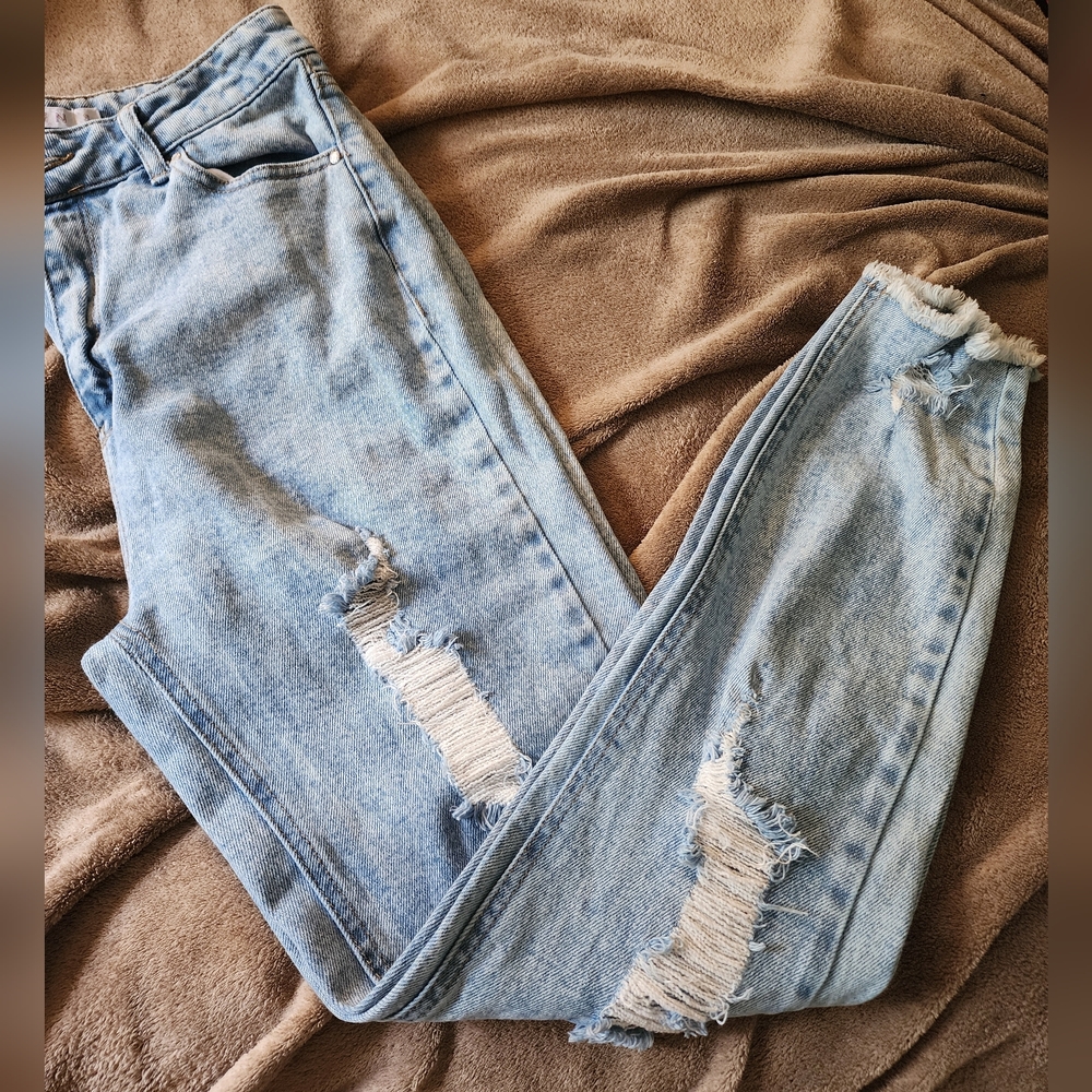 High-waisted distressed jeans